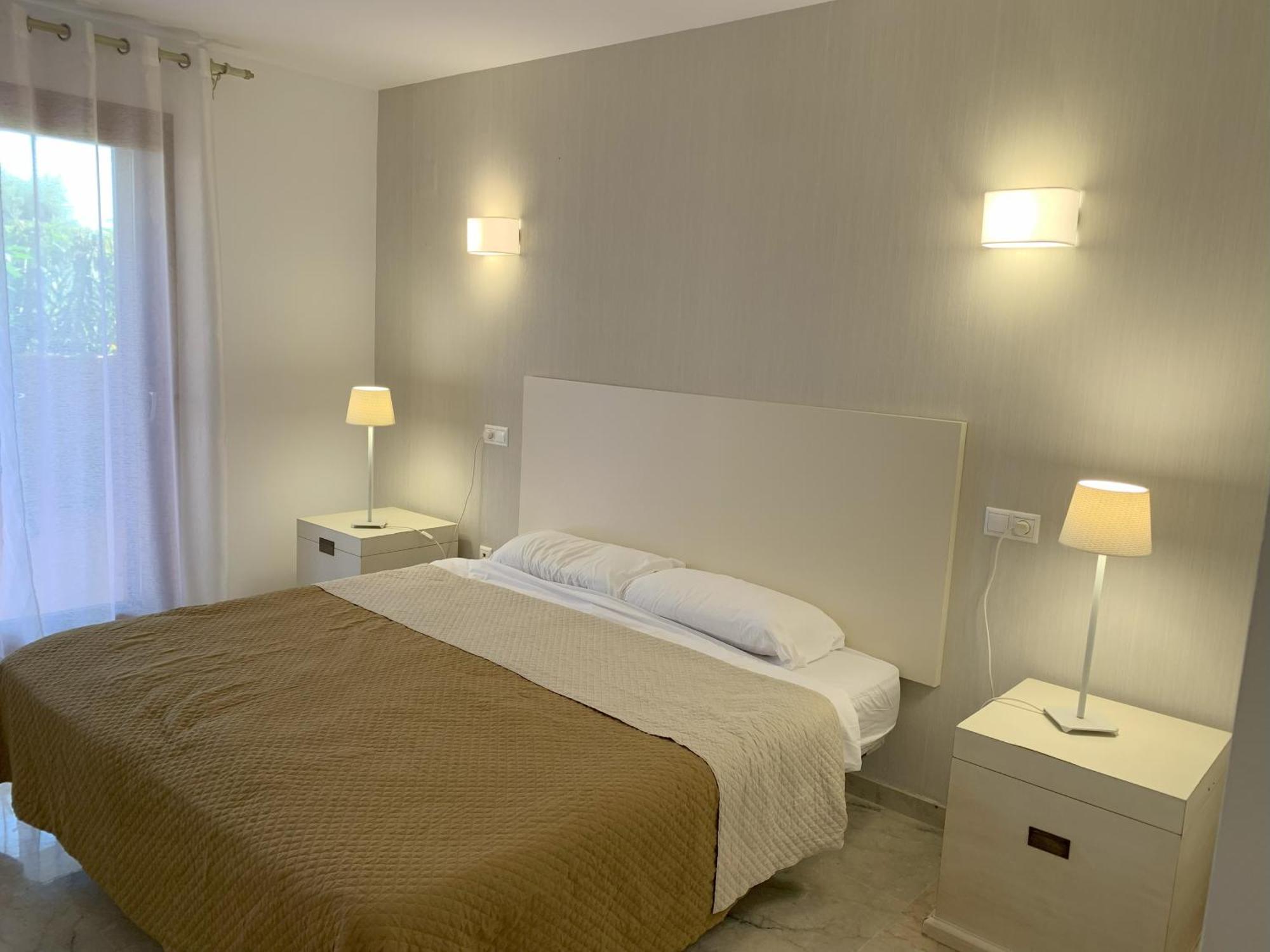 Cc8 By Zanis Apartment Торевиеха Екстериор снимка