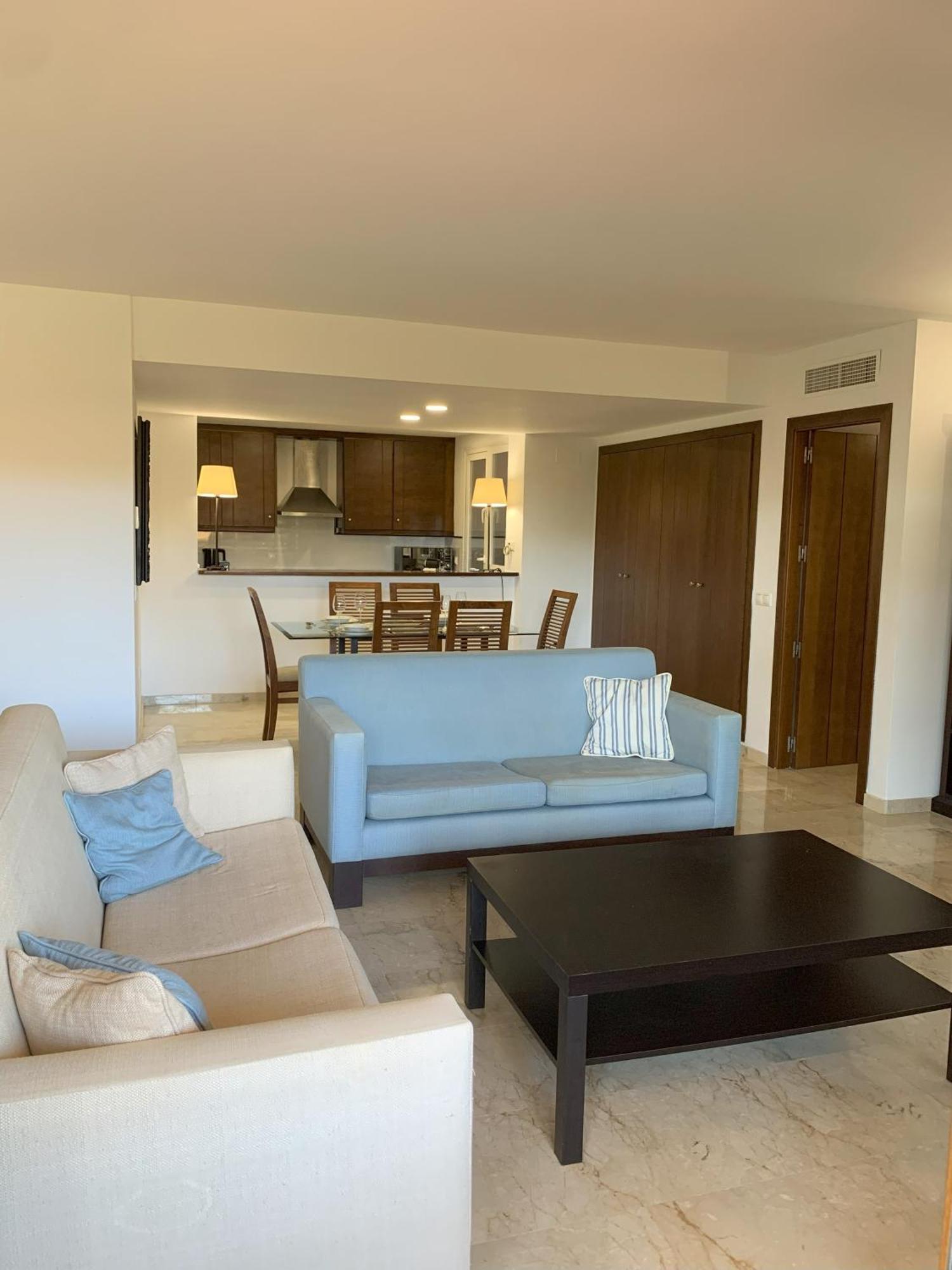 Cc8 By Zanis Apartment Торевиеха Екстериор снимка