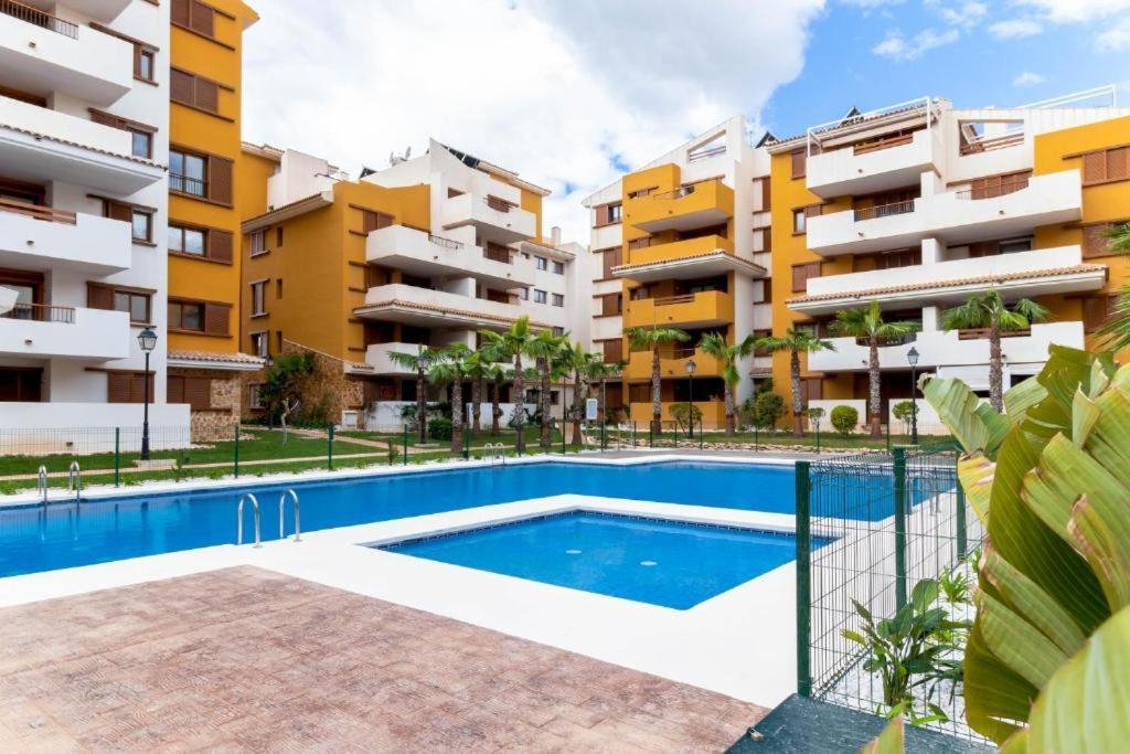 Cc8 By Zanis Apartment Торевиеха Екстериор снимка